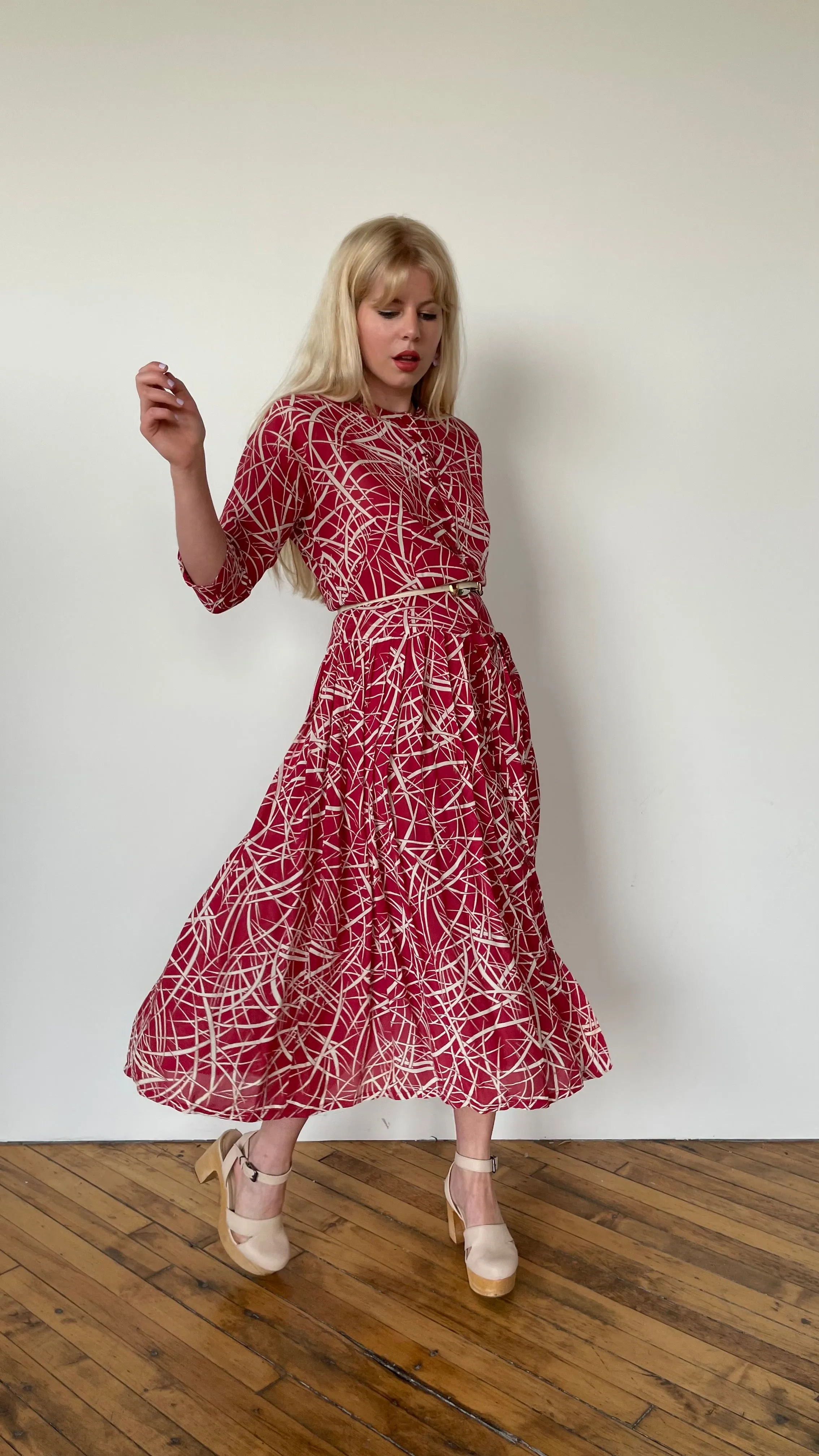 1940s Rose & thorn soft red day dress, sz. S