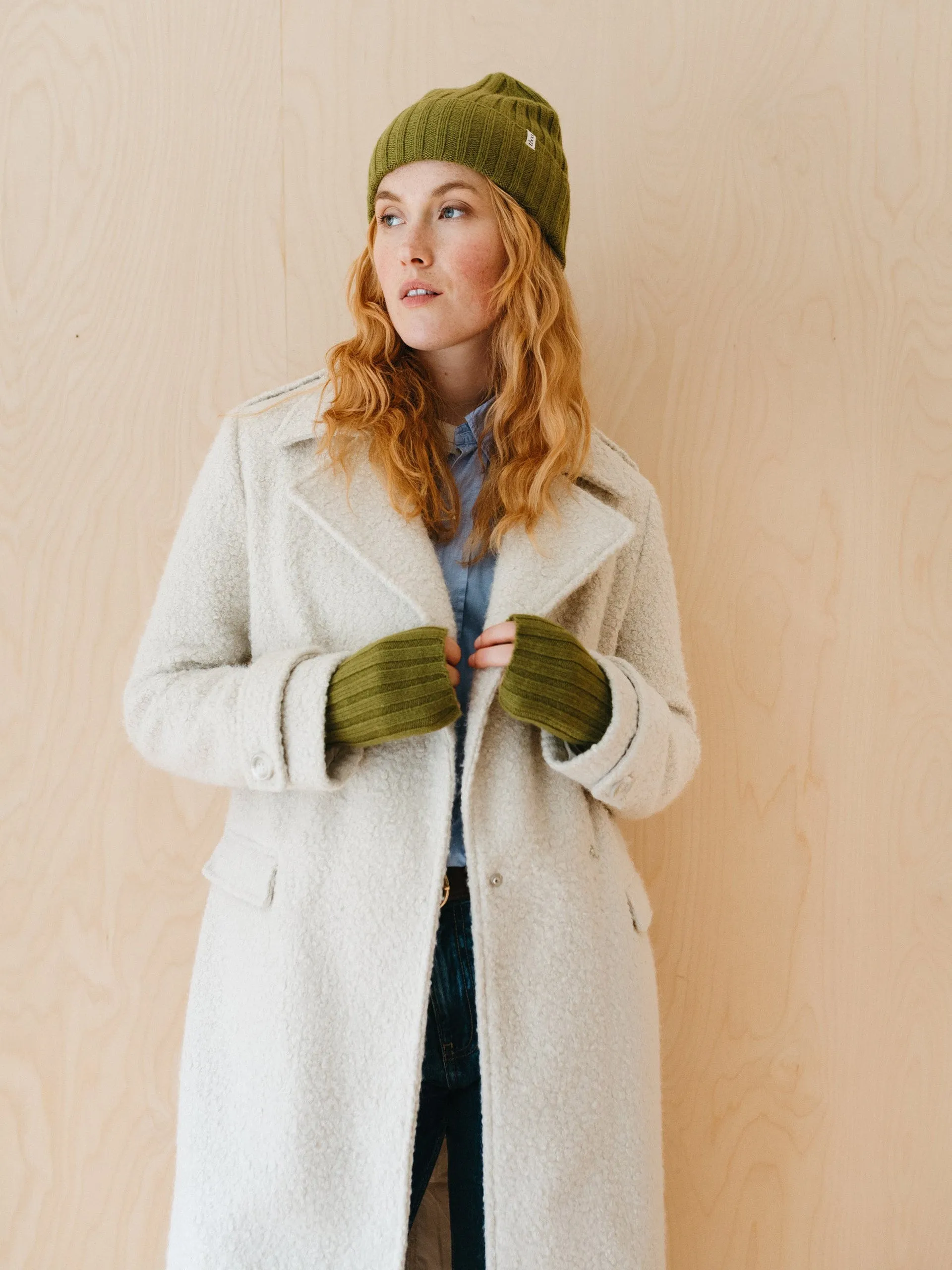 Cashmere and merino wrist warmers in Olive