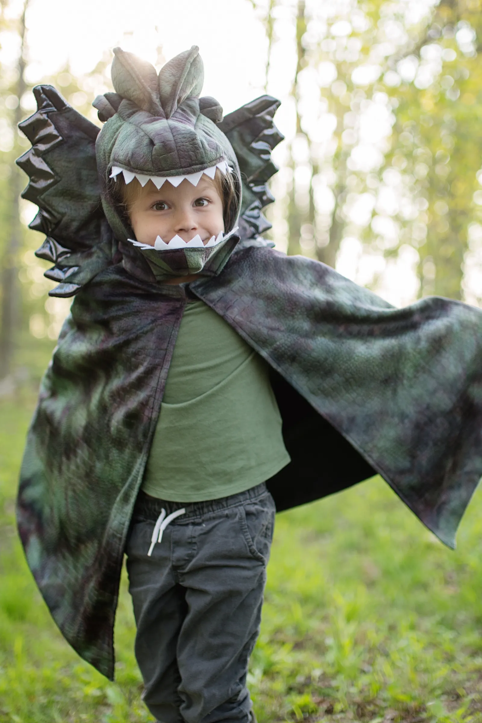 Grandasaurus Dilophosaurus Cape with Claws