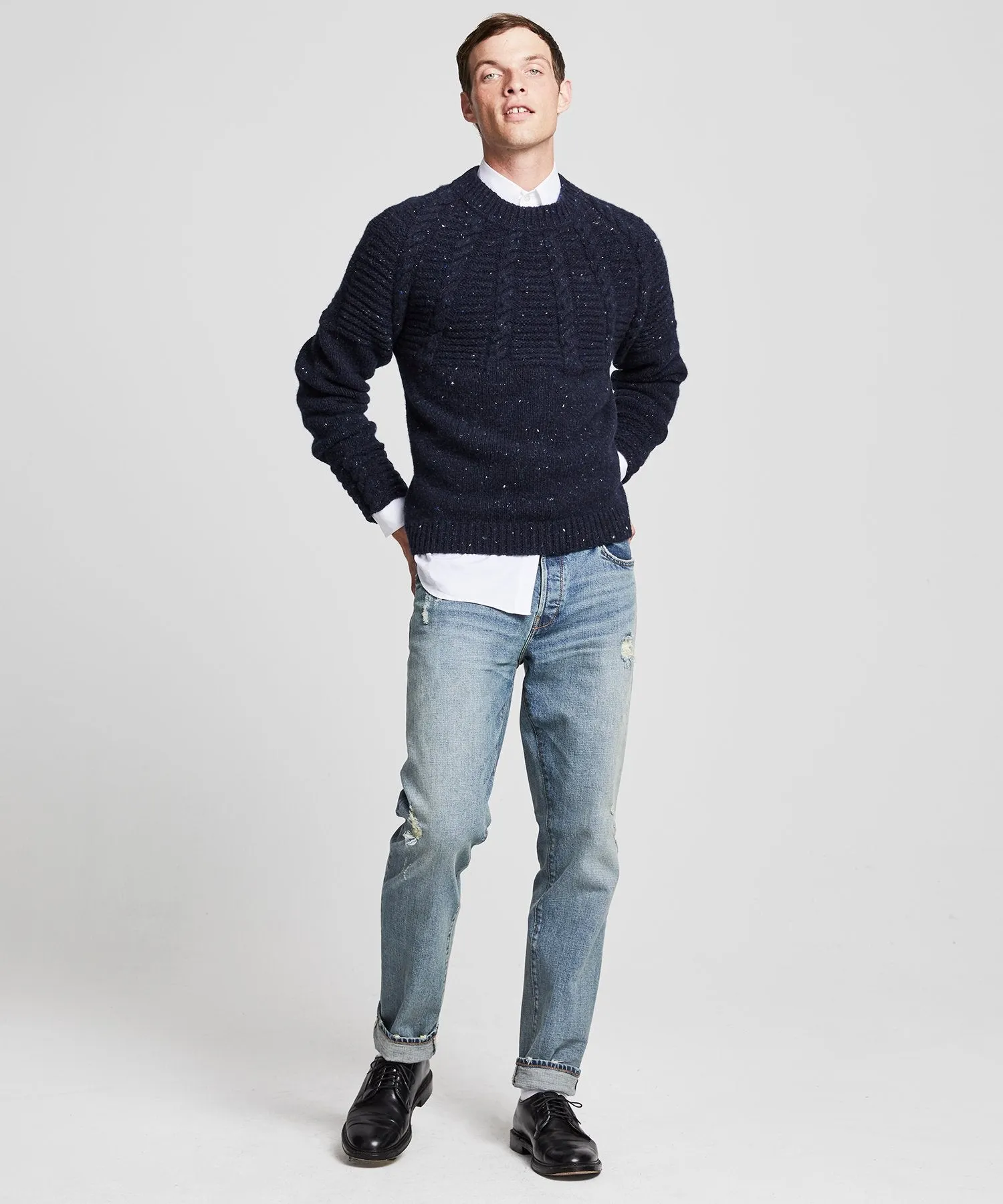 Inis Meain Raglan Cable Crewneck Sweater in Navy