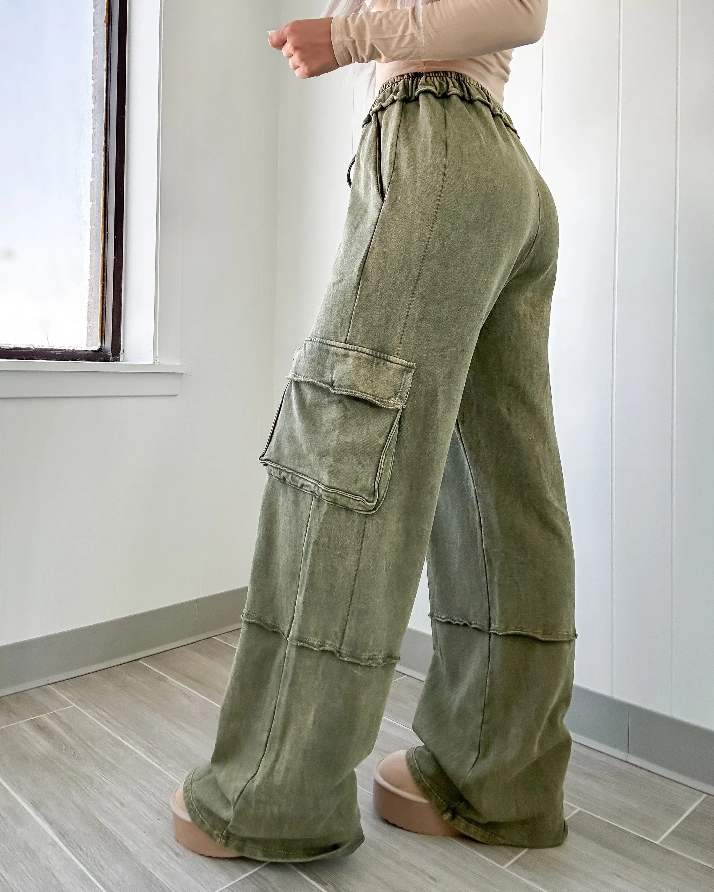 Vintage Vibes Cargo Sweatpants - Olive